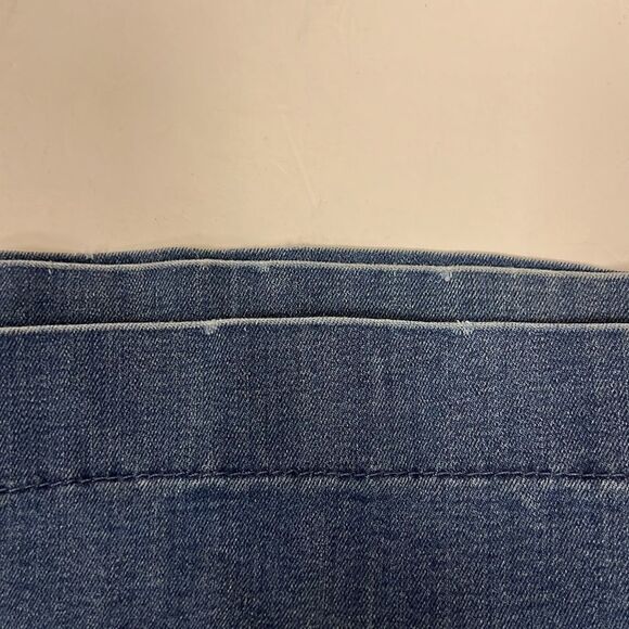 Lee gold label flared jeans.  Size 6 - Picture 7 of 7